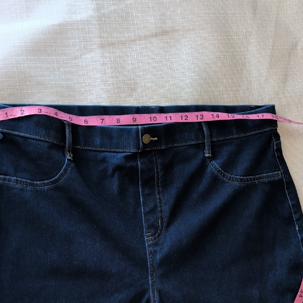 Time and Tru Classic Blue Jeans - Picture 3 of 6